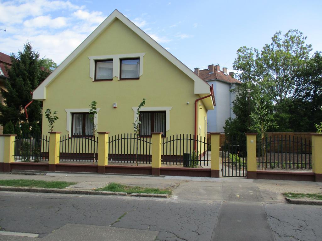 Poroszlay Apartman Debrecen Exterior photo